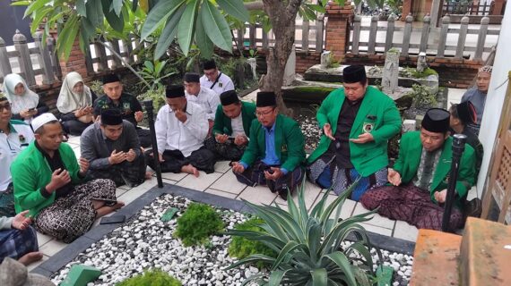 Ziarah Pengurus PPP Rembang Dalam Rangka Harlah PPP ke-52